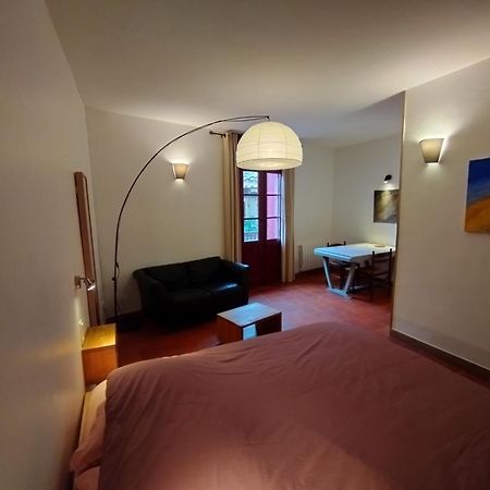 Les Studios De St Guilhem Сен-Гийём-ле-Дезер Экстерьер фото