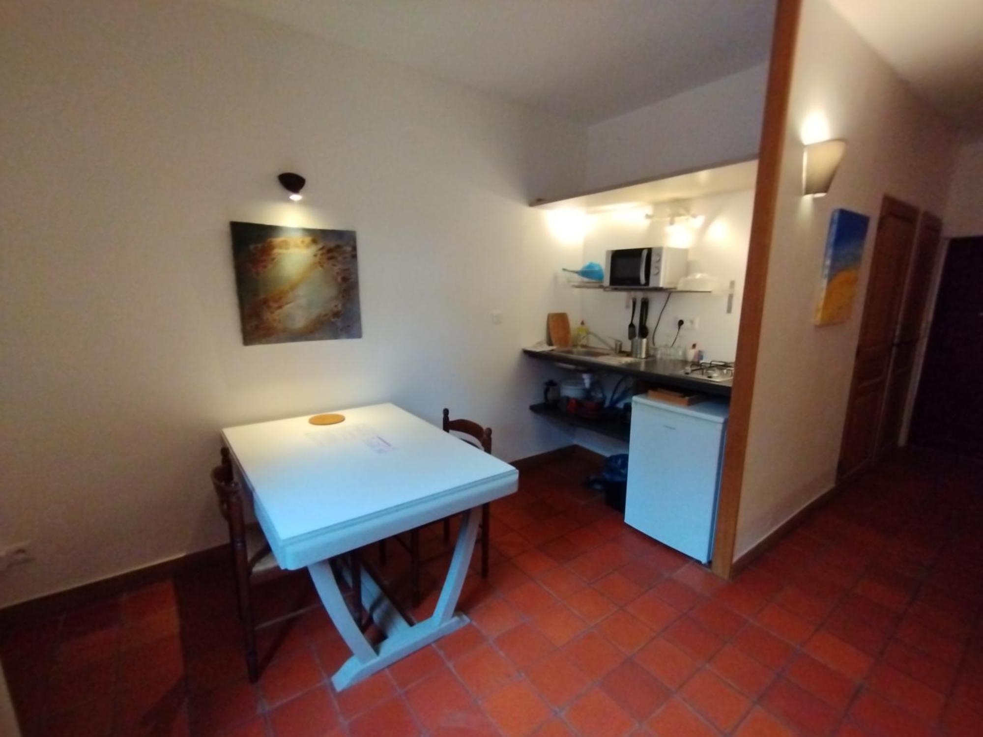 Les Studios De St Guilhem Сен-Гийём-ле-Дезер Экстерьер фото