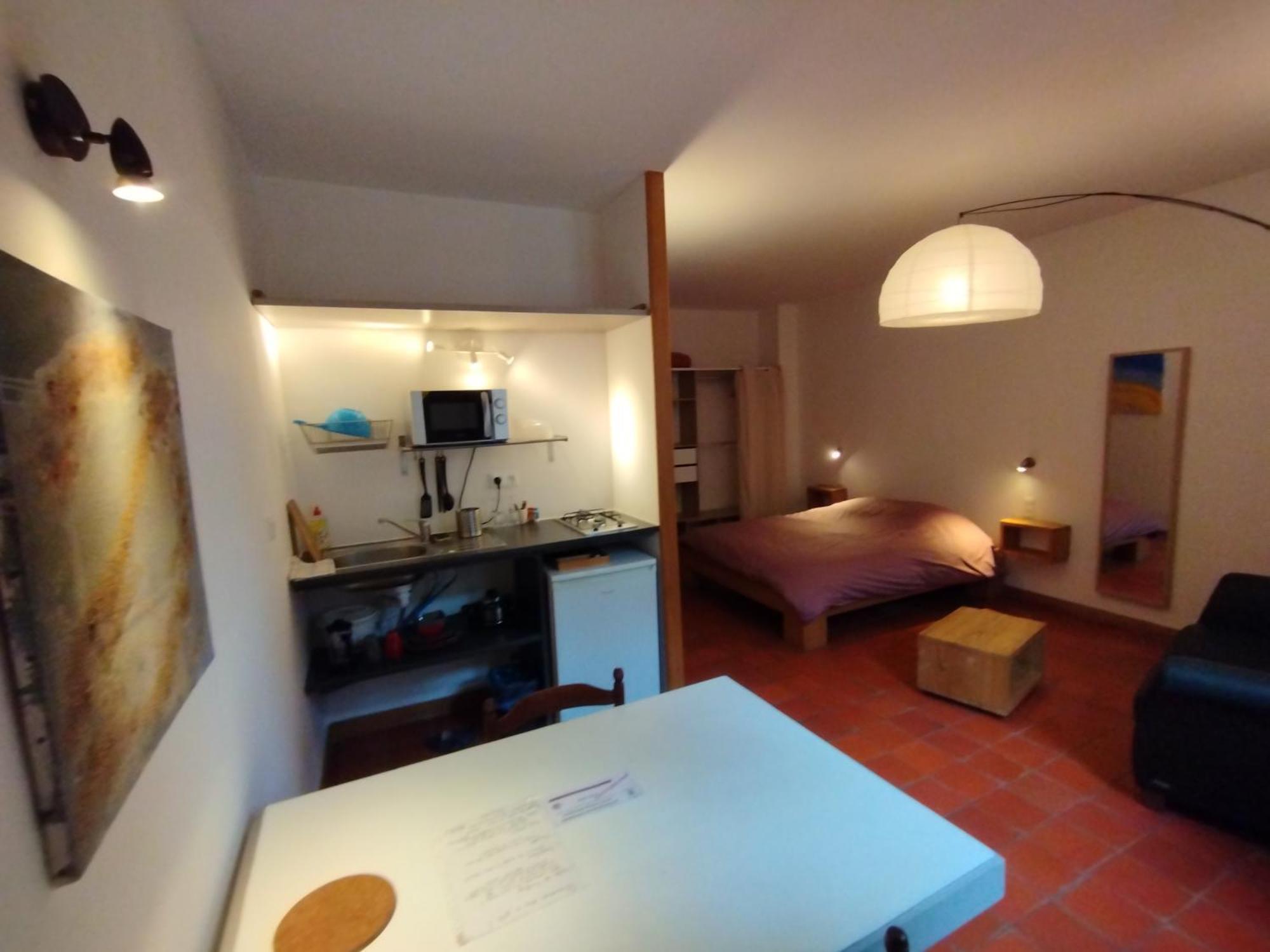 Les Studios De St Guilhem Сен-Гийём-ле-Дезер Экстерьер фото