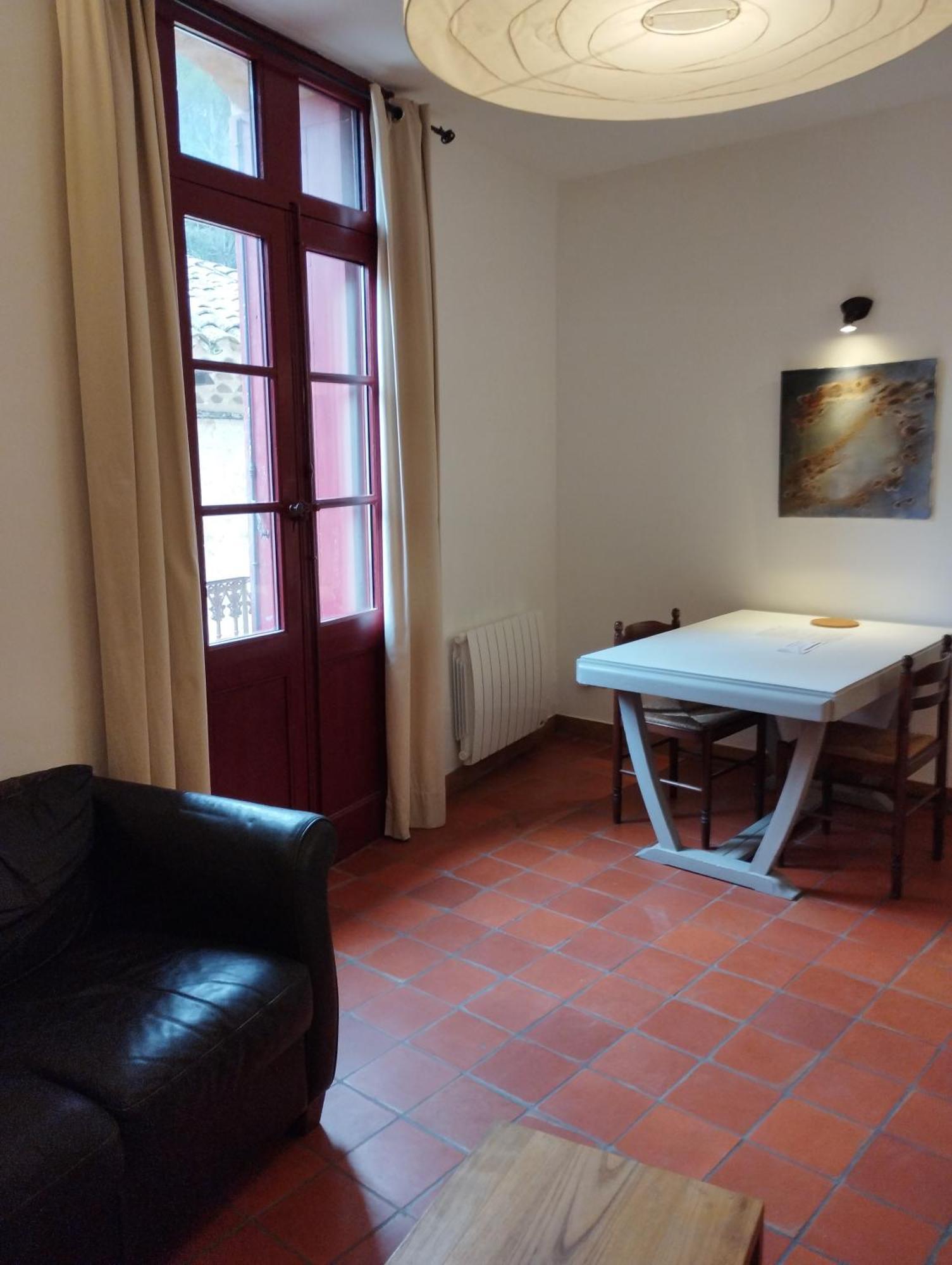 Les Studios De St Guilhem Сен-Гийём-ле-Дезер Экстерьер фото