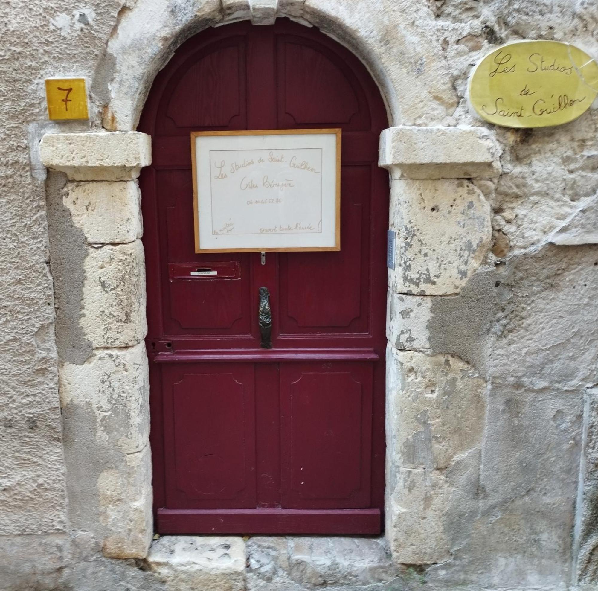 Les Studios De St Guilhem Сен-Гийём-ле-Дезер Экстерьер фото