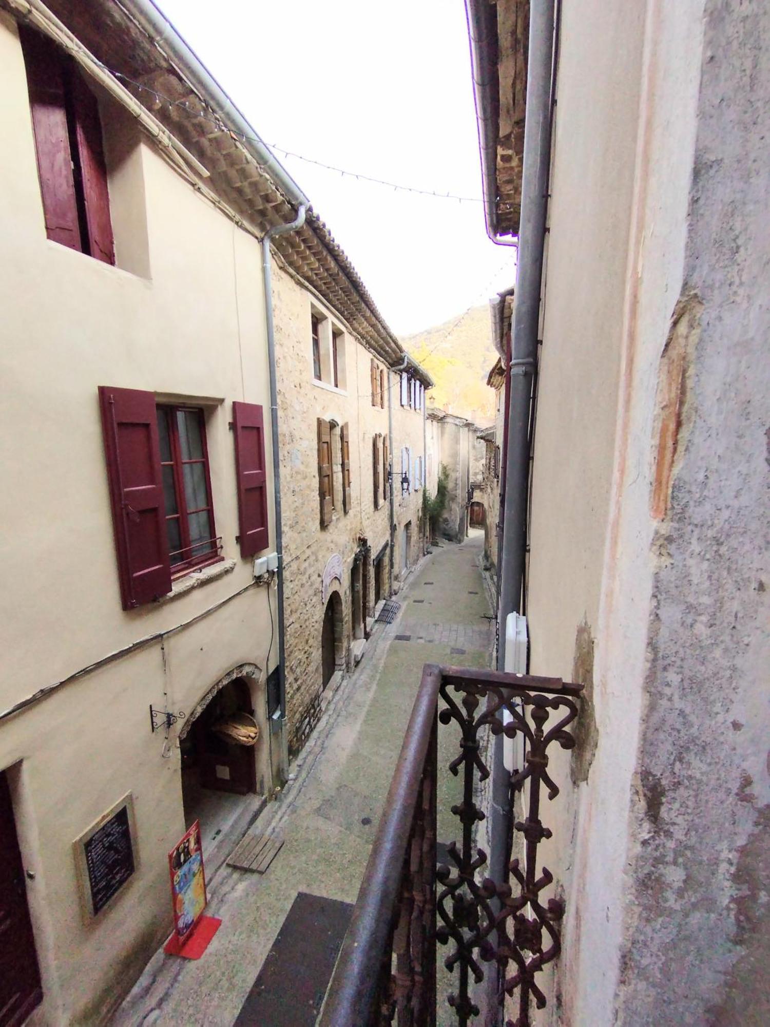 Les Studios De St Guilhem Сен-Гийём-ле-Дезер Экстерьер фото