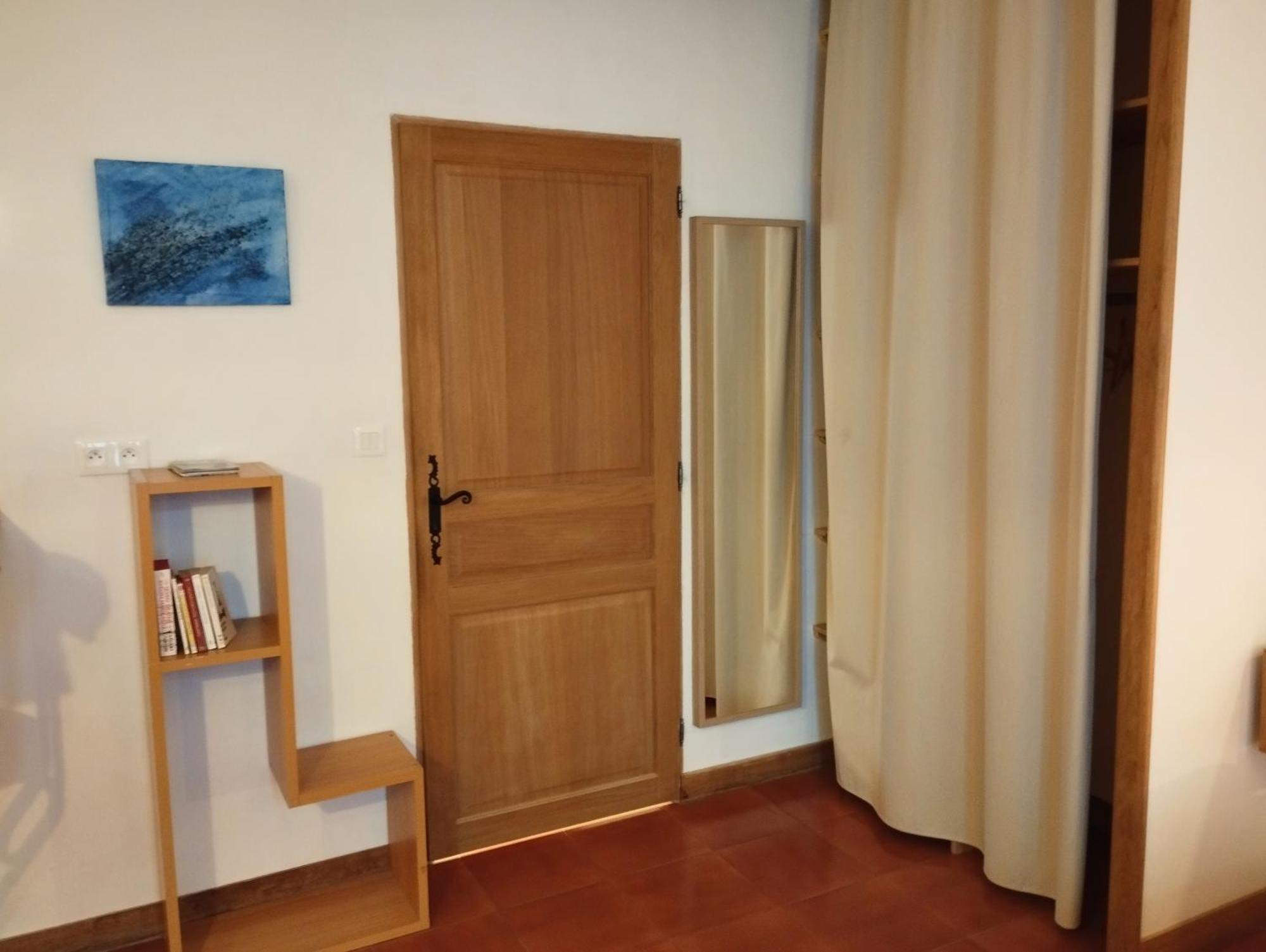 Les Studios De St Guilhem Сен-Гийём-ле-Дезер Экстерьер фото