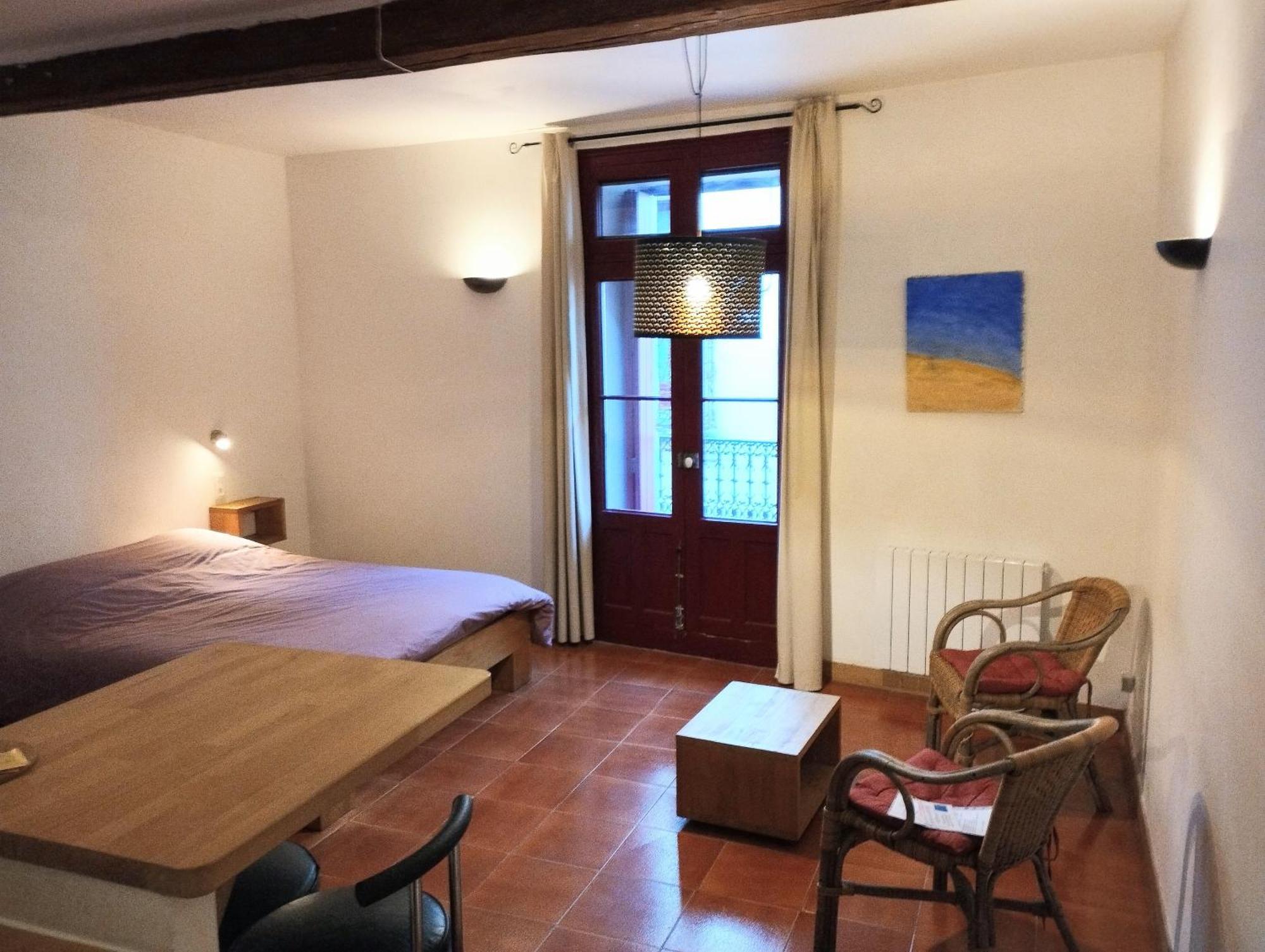 Les Studios De St Guilhem Сен-Гийём-ле-Дезер Экстерьер фото